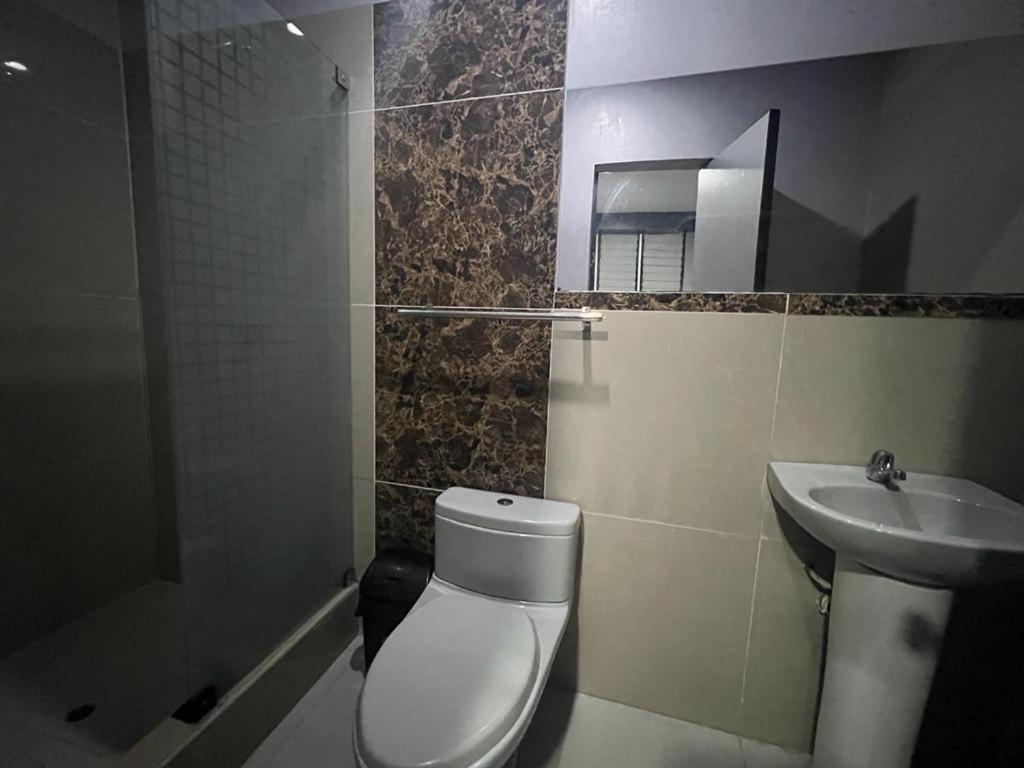 Adrian'S Hotel Pucallpa Ngoại thất bức ảnh